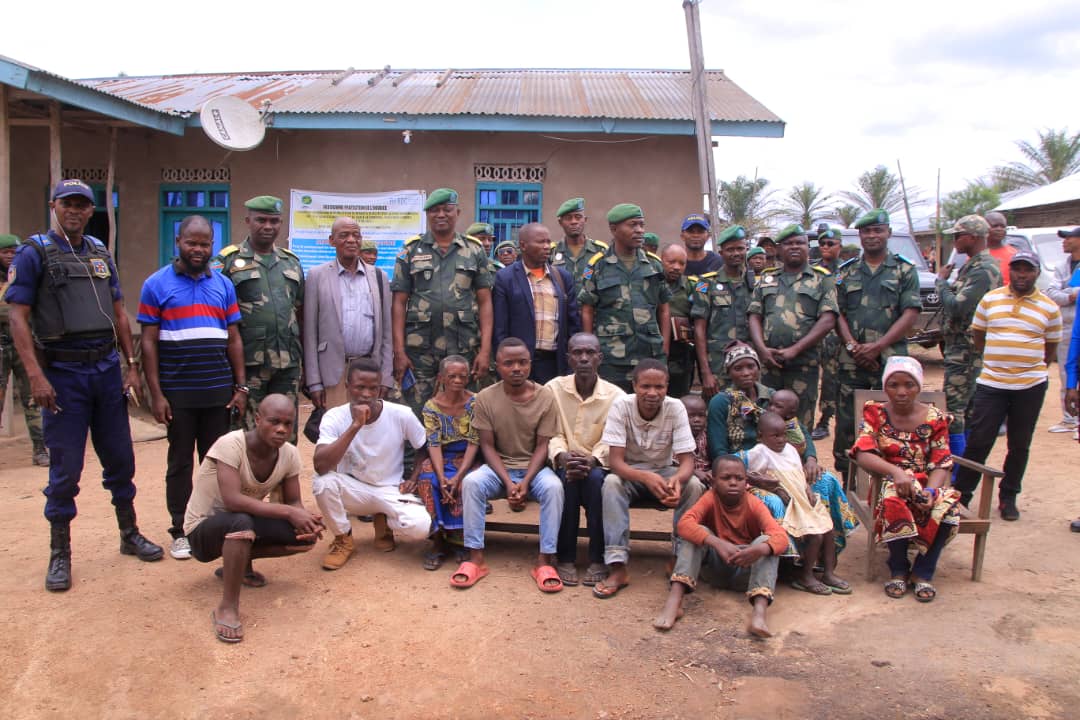 Irumu : libérés par l’armée au village Manate, 12 civils ont été présentés à l’administrateur du territoire
