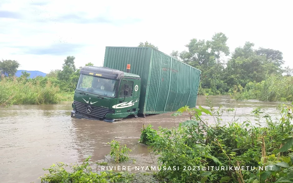 Ituri : la crue de la rivière Nyamusasi perturbe la circulation entre Kasenyi et Tchomia 