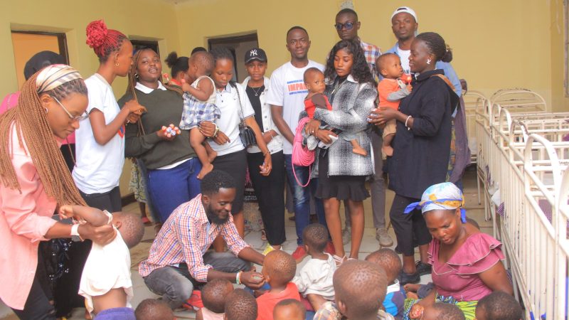 Orphelinat Saint Kizito de Bunia: le Groupe « Vivons pour les autres » au chevet des enfants orphelins